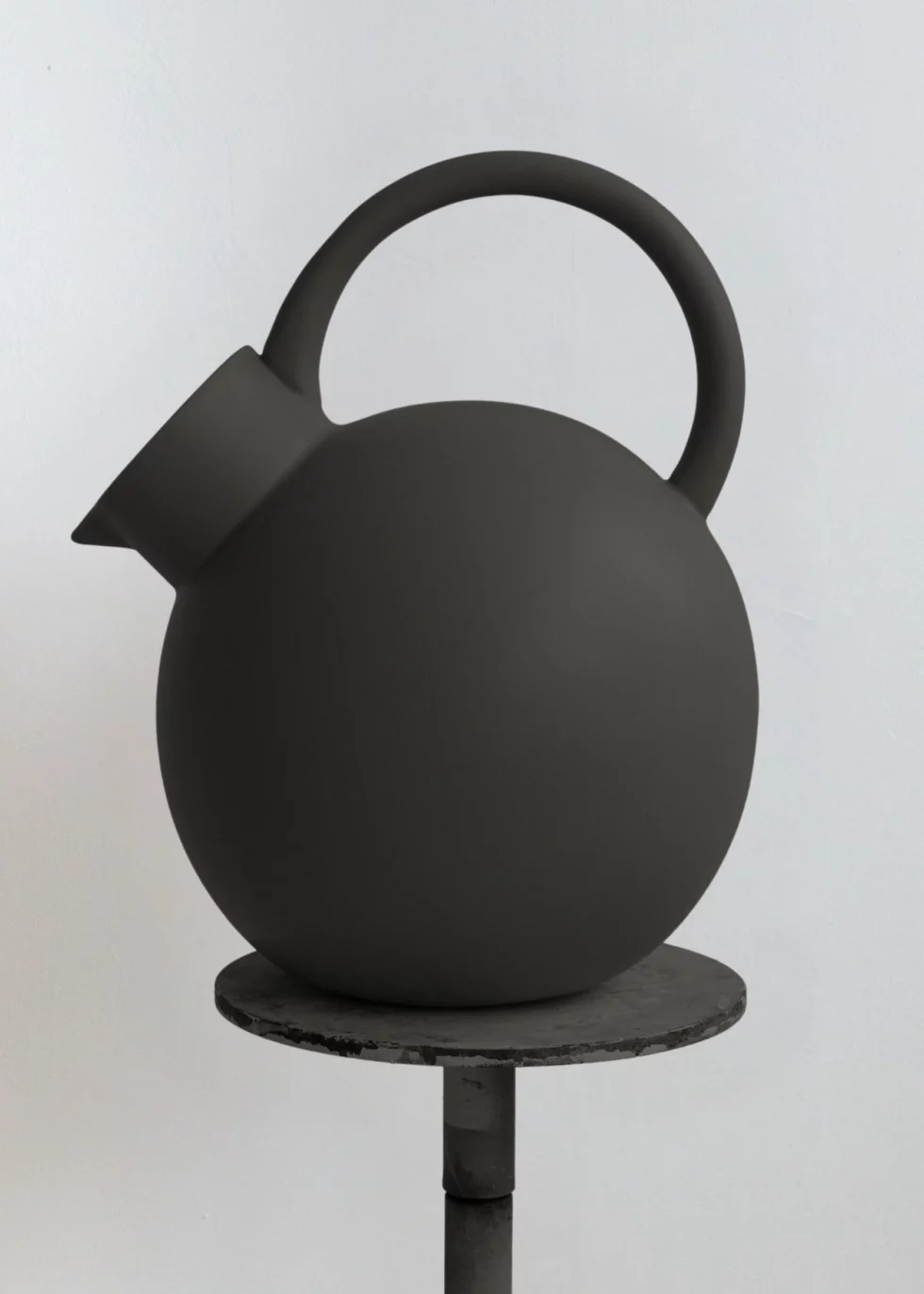 Pichet Brocca | Faïencerie de Charolles | La Maison Esclavissat | Artisan Tapissier à Mâcon